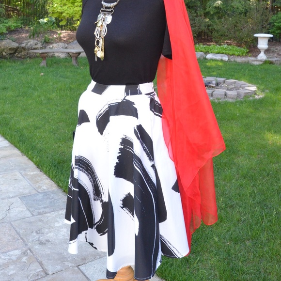 Marciano Dresses & Skirts - MARCIANO White Flare Skirt with Black Print